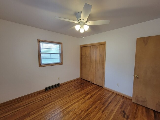 Building Photo - Great Home in quiet Waterloo Neighborhood