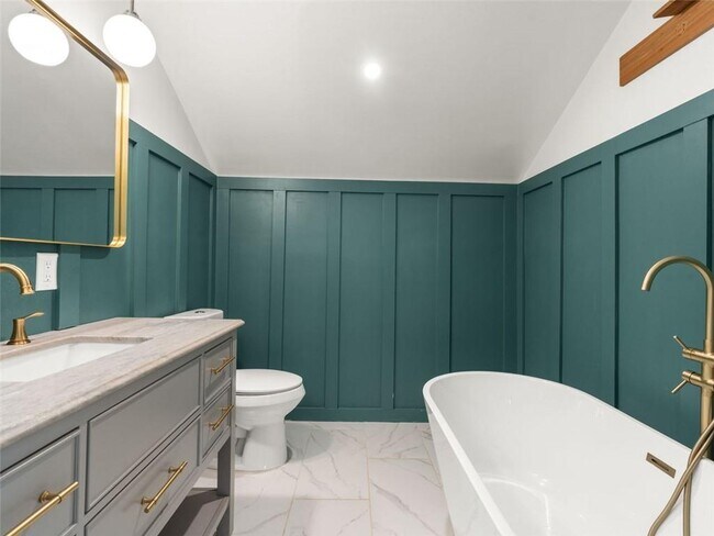 Building Photo - 3452 Beech Dr