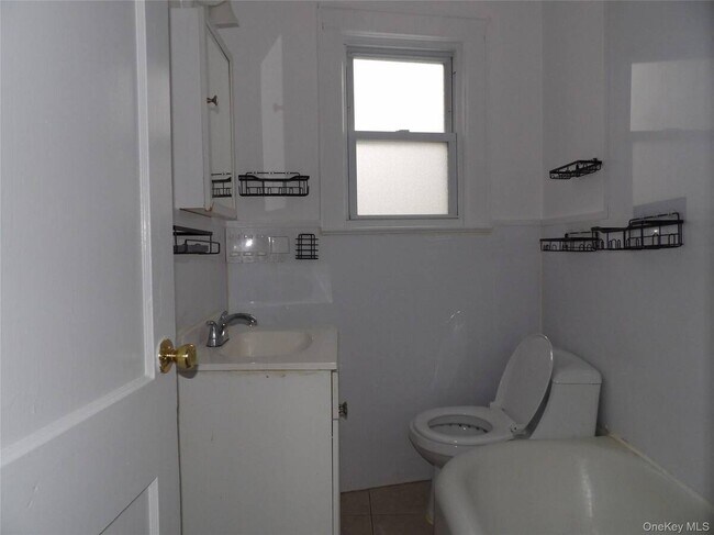 Building Photo - 457 Montauk Hwy