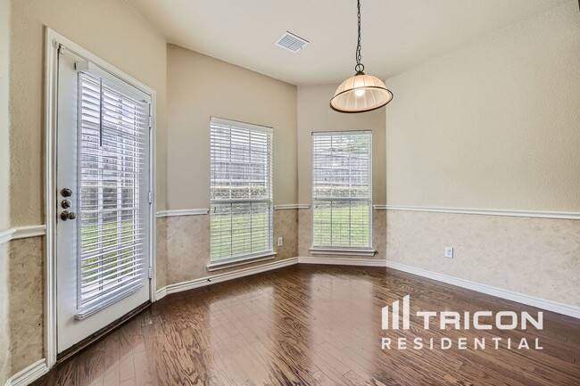 Building Photo - 5001 Pallas Ct