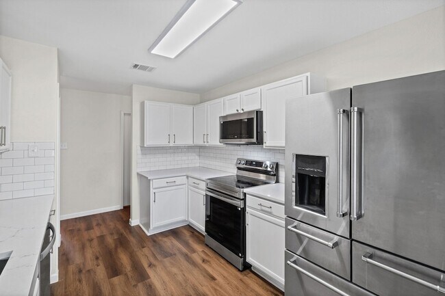 Building Photo - 2140 Hacienda Ct