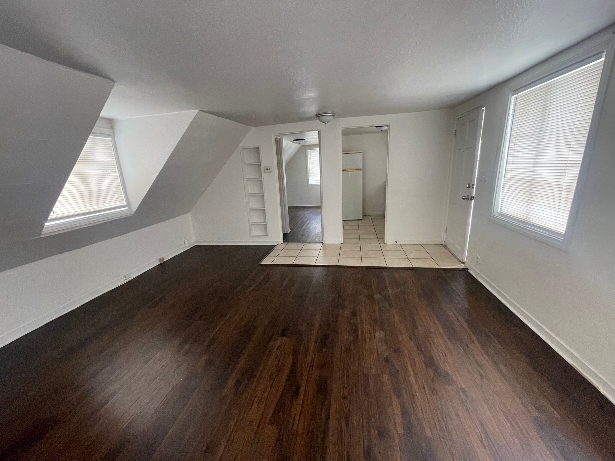 Building Photo - 1131 E Whiting Ave