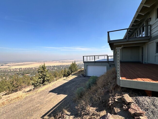 Building Photo - 10747 SW Mintken Ln