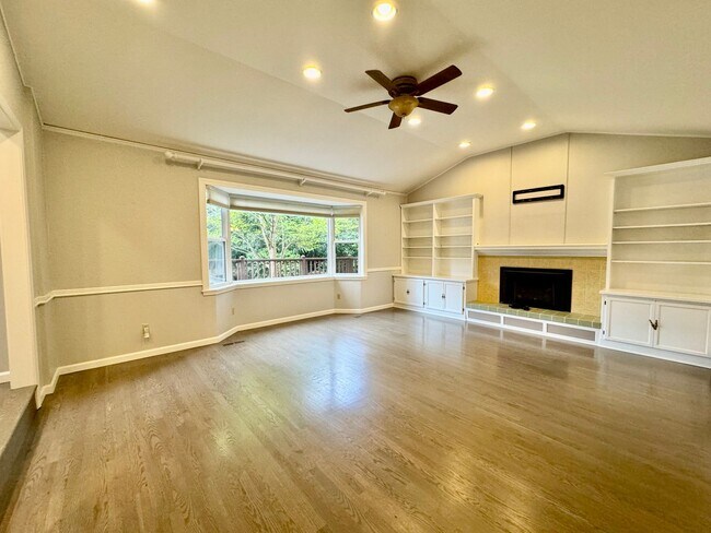 Building Photo - Renovated Woodinville home sitting in park like setting.