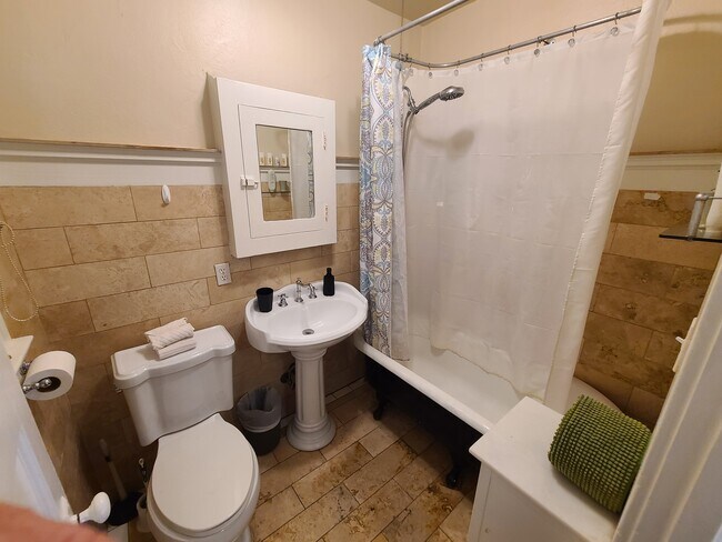 Building Photo - 36 19th Pl