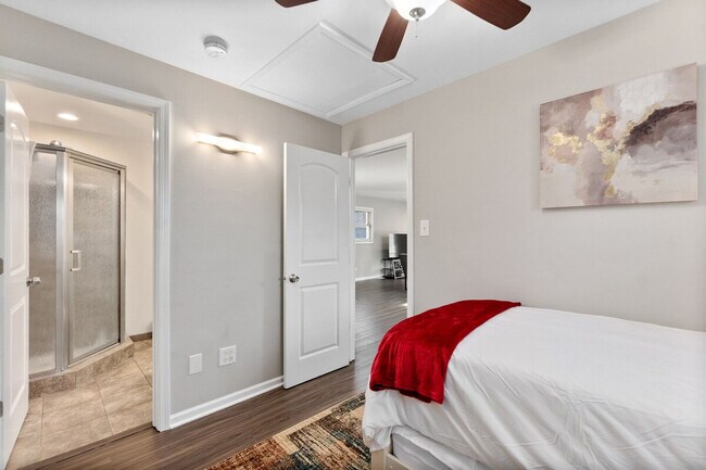 Building Photo - 6911 W 87th St