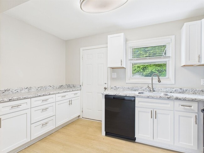 Interior Photo - 27th Townhomes