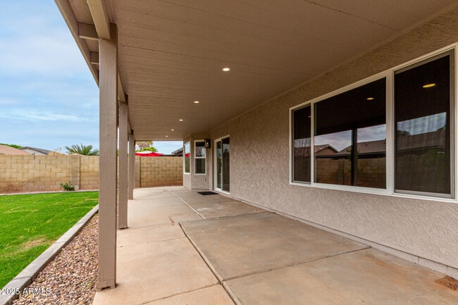 Building Photo - 2319 E San Tan Dr