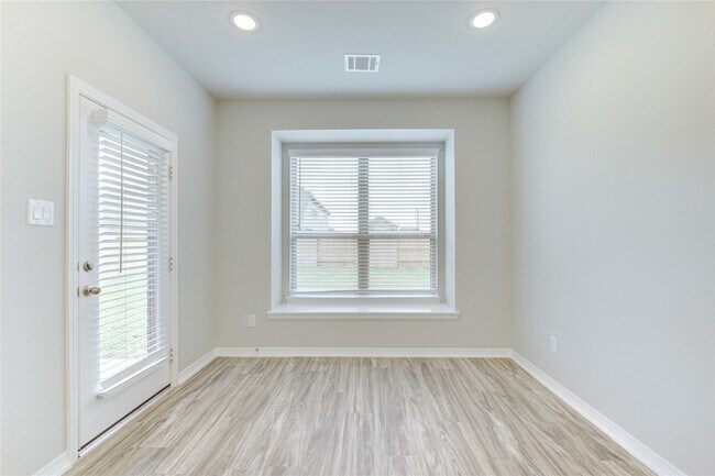 Building Photo - 812 Laguna Grn Ln