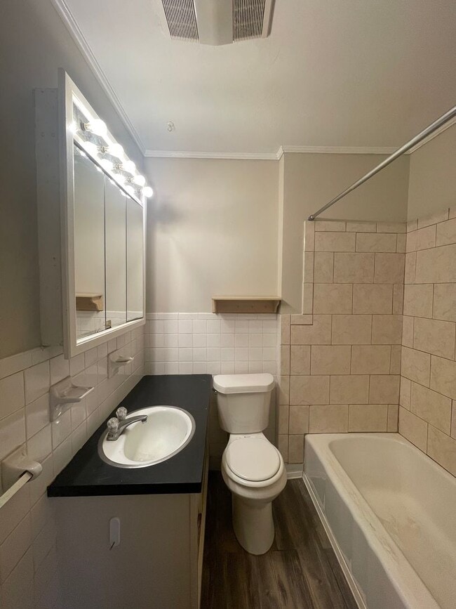 Building Photo - 25 Hollis St