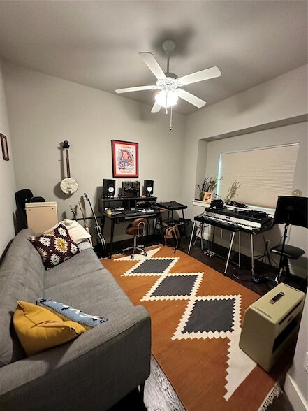 Building Photo - 8021 Izetta Ln