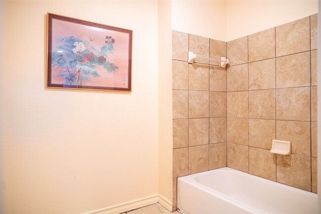 Building Photo - 505 Sikes St