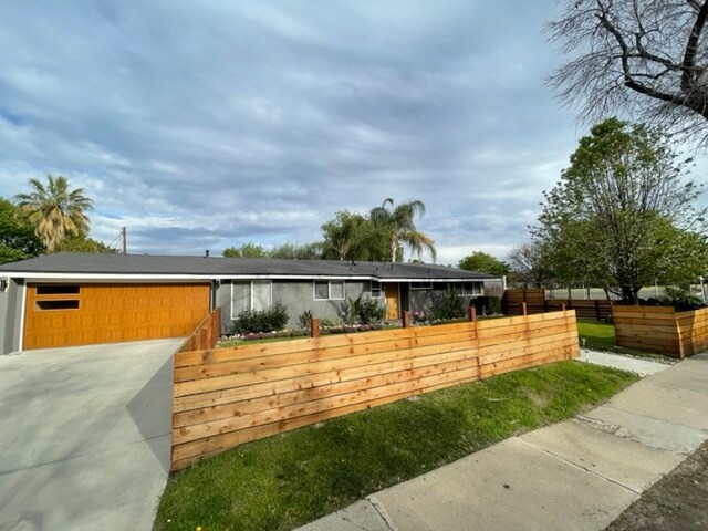 Building Photo - 6200 Oakdale Ave
