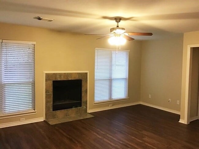 Building Photo - 2218 Shady Pine Dr