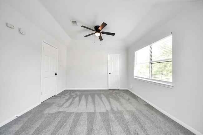 Building Photo - 5310 Oak Cove Dr