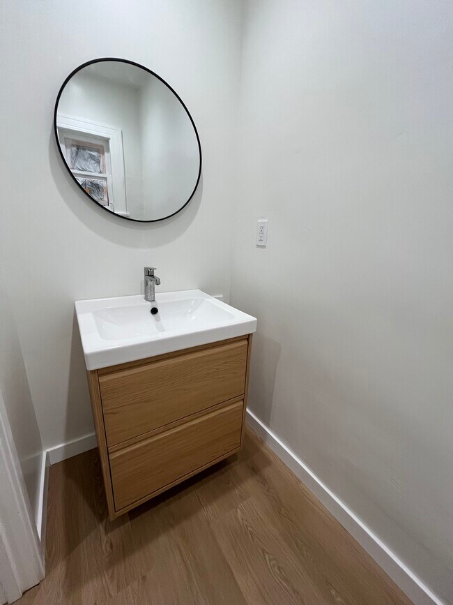 Building Photo - 2709 N Arrowhead Ave