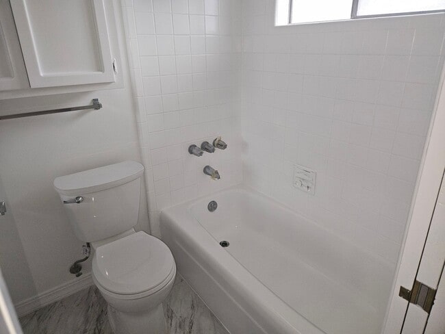 Building Photo - 2/2 Duplex in Leon Valley