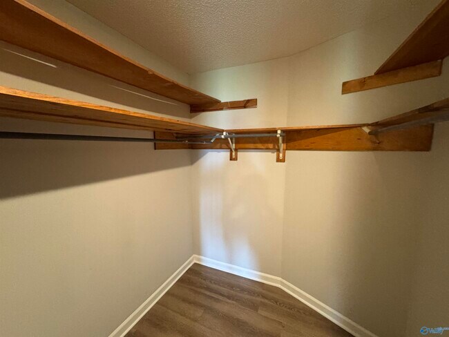 Building Photo - 120 Roy Dr