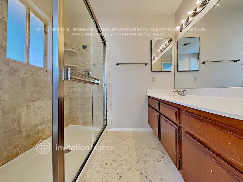 Building Photo - 122 Elegante Way