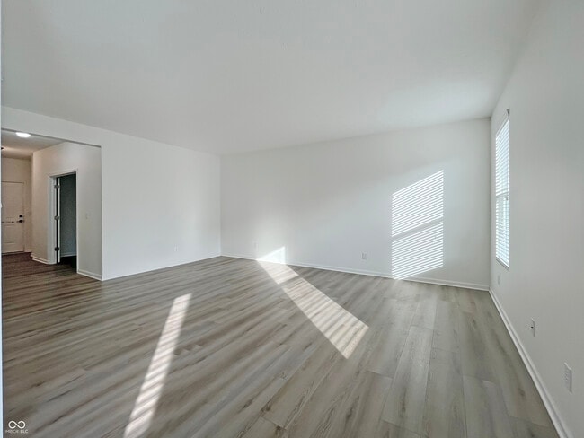 Building Photo - 5773 Bluff View Ln