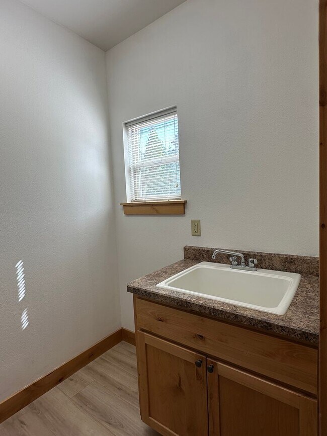 Building Photo - 115 Northwest Mount Washington Drive