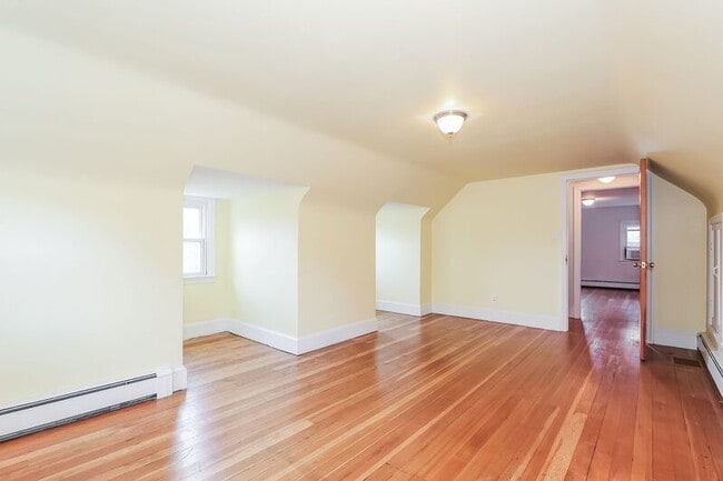 Building Photo - 525 Lonely Cottage Rd