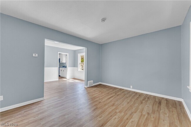 Building Photo - 1401 E 219th St