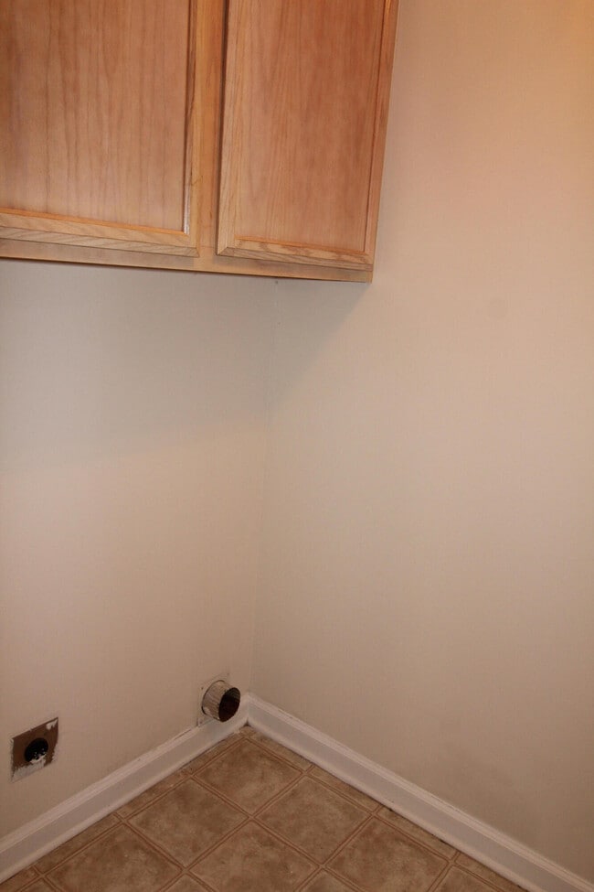 Building Photo - 1225 Tryon St