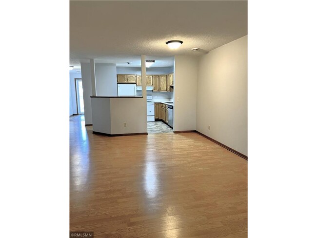 Building Photo - 831 Highview Dr