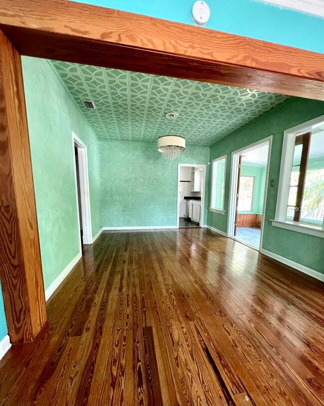 Building Photo - 5415 N Flagler Dr