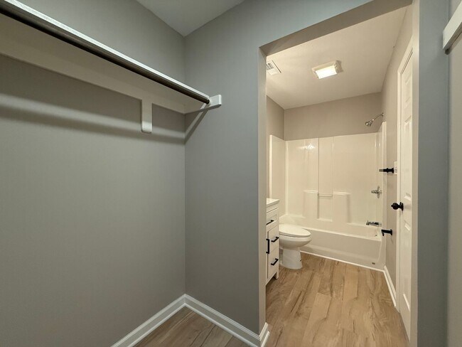 Building Photo - Updated 3 bedroom 2 bath