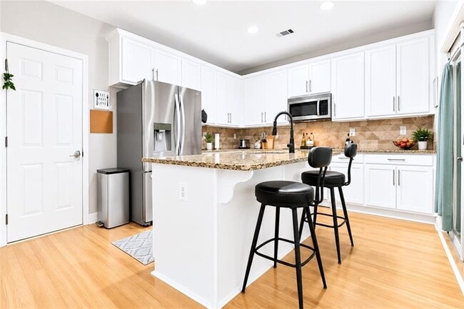 Building Photo - 2540 Village Creek Landing SE