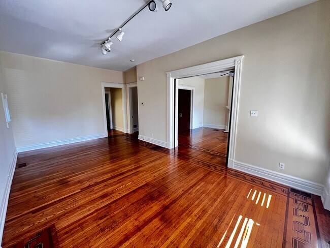 Building Photo - 1921 Frankfort Ave