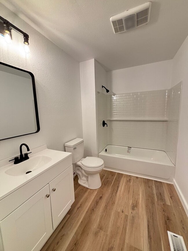 Building Photo - For Rent – Spacious 4-Bedroom Home in Nort...