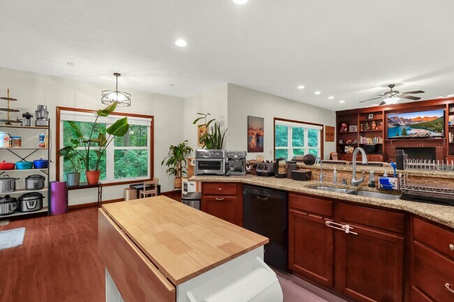 Building Photo - 5260 Leydorf Ln