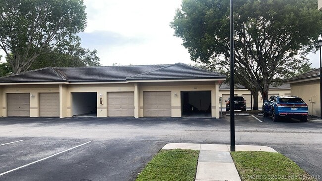 Building Photo - 2060 Greenview Shores Blvd