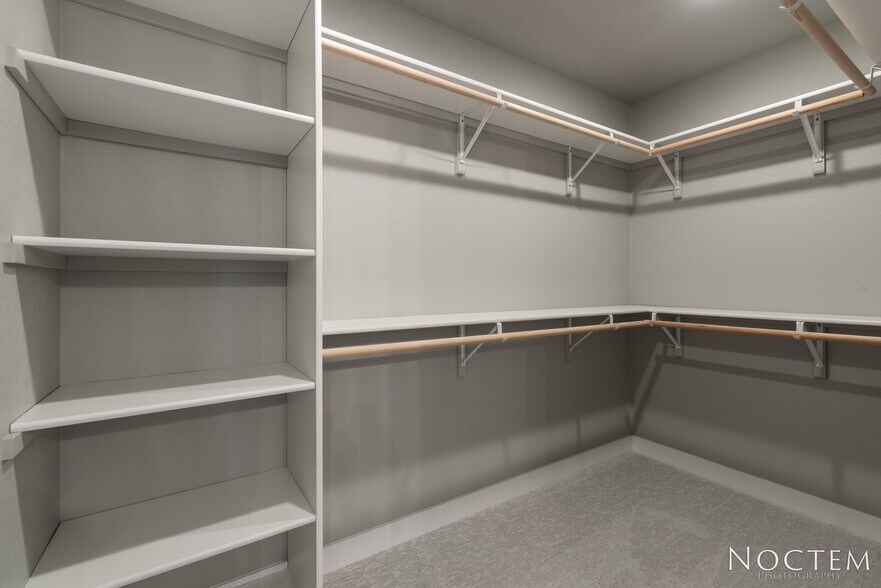 Building Photo - 5703 Iron Dr