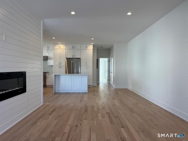 Building Photo - 25 Village Rd