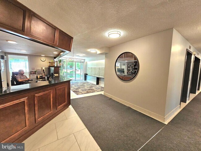 Building Photo - 2059 Huntington Ave