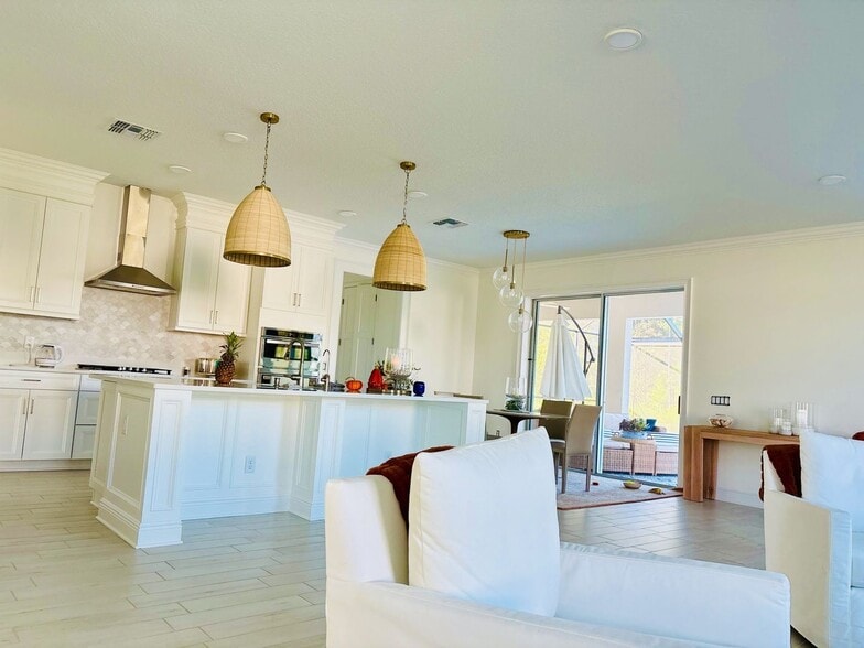 Building Photo - 1729 Drummond Pt