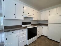 Building Photo - 1510 Summit View St