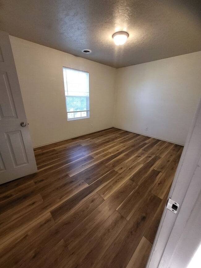 Building Photo - 3097 E Shaver Ct