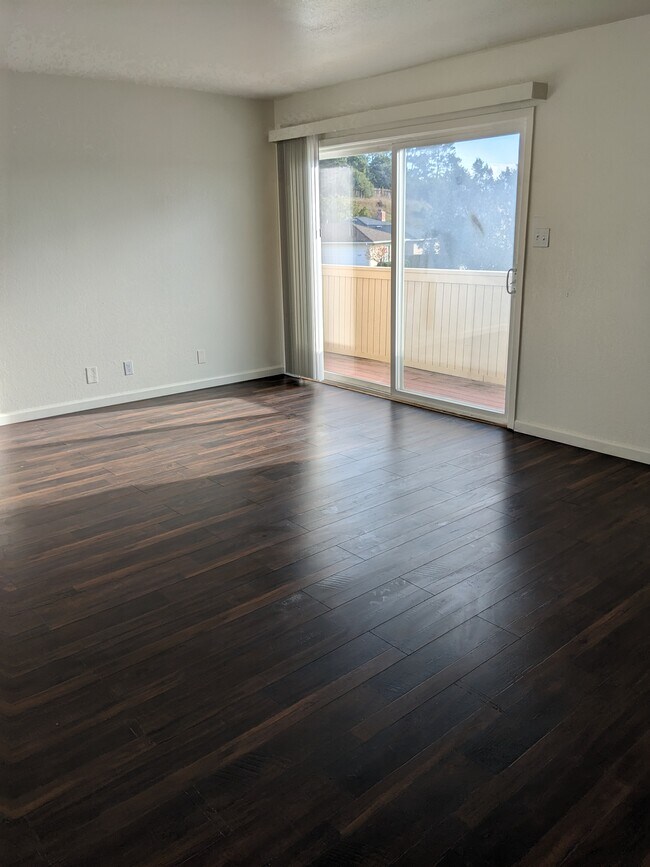 Building Photo - 3208 Countryside Dr