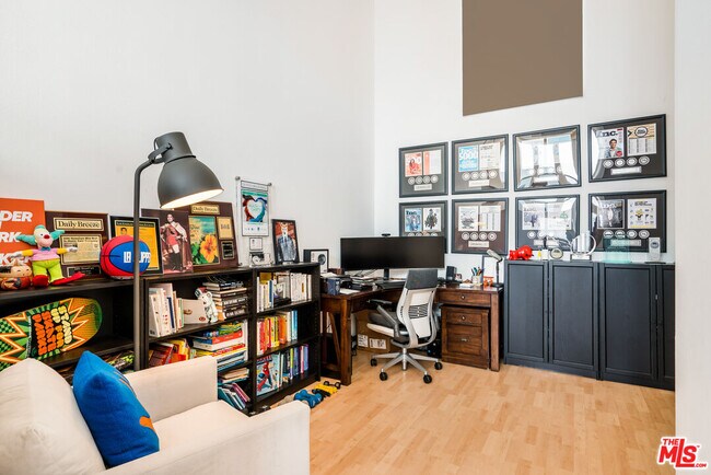 Building Photo - 4215 Glencoe Ave