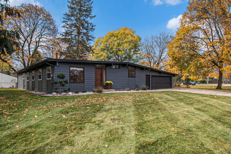 Building Photo - 1155 Carpenter Ave NW