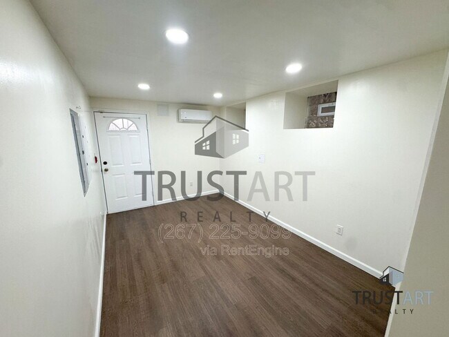 Building Photo - 910 N 41st St