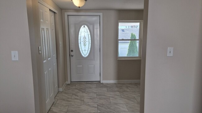 Building Photo - Charming Downtown Sunbury Home!