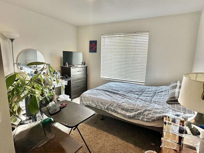 Building Photo - Beautiful 4 Bedroom/3 Bathroom Home
