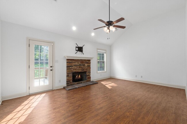 Building Photo - Pet Friendly Four Bedroom with Basement!