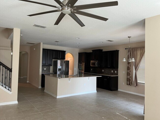 Building Photo - Five Bedroom with Water View in Avalon Park